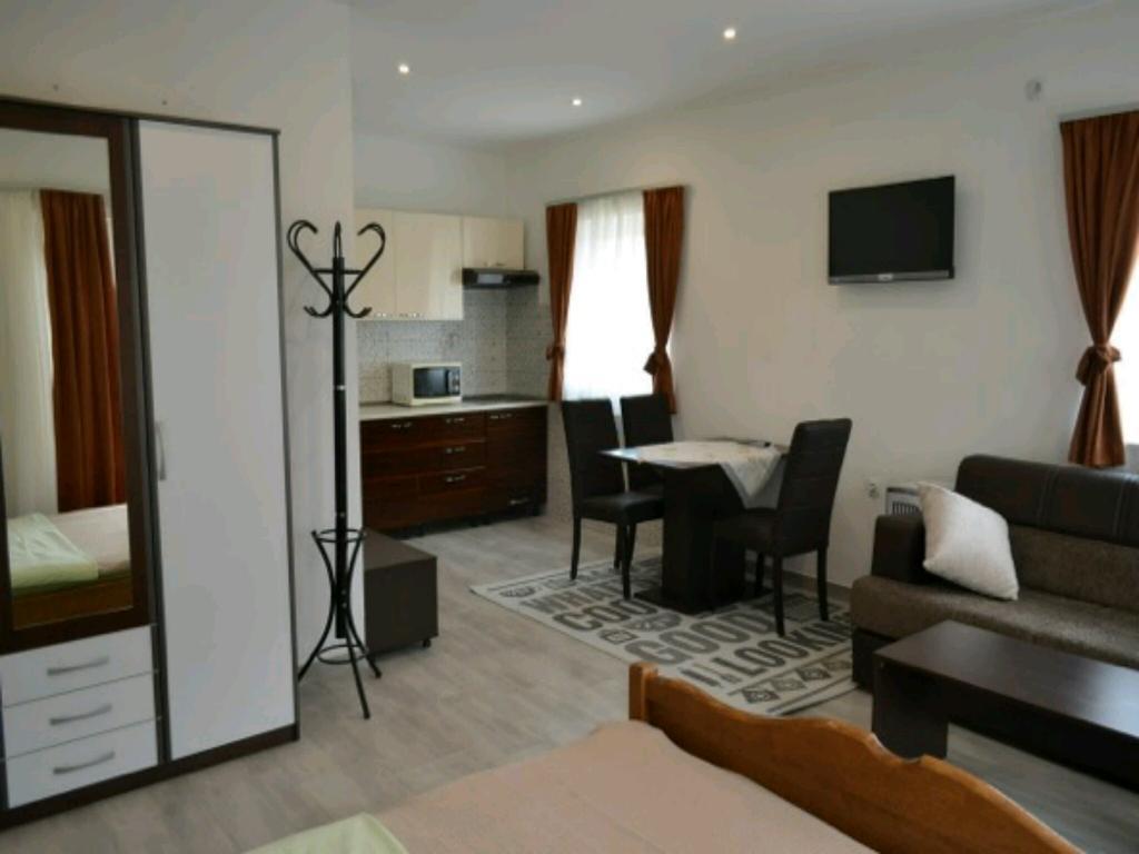 Guest House First Stop Rakovica Exterior foto