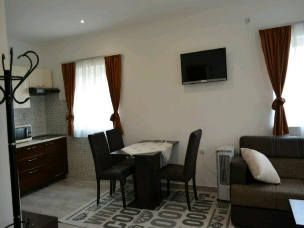 Guest House First Stop Rakovica Exterior foto