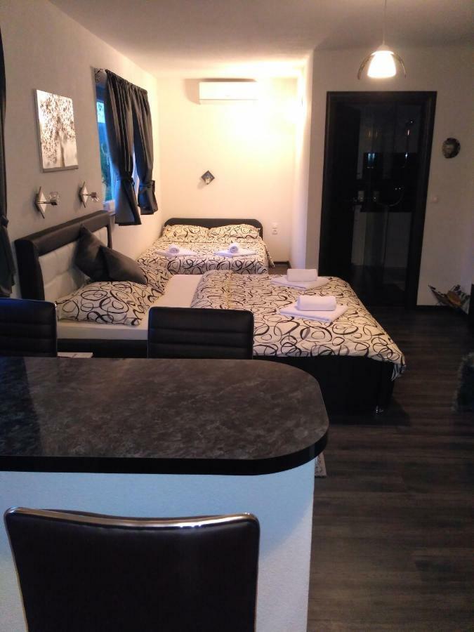 Guest House First Stop Rakovica Exterior foto