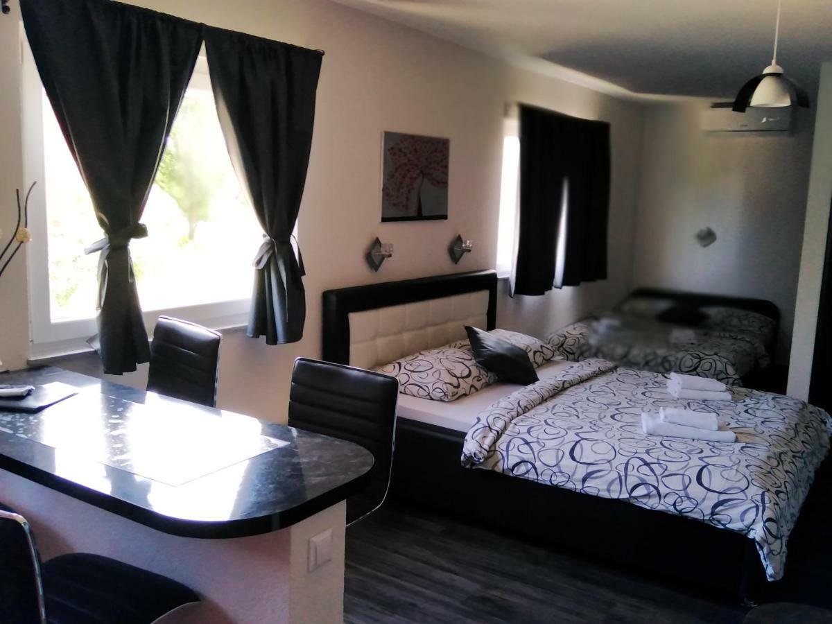 Guest House First Stop Rakovica Exterior foto